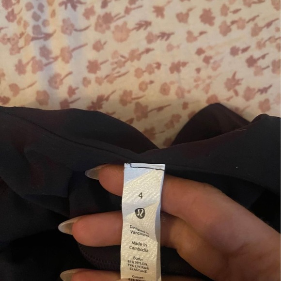 Lululemon onsie - size 4 . - Picture 3 of 3